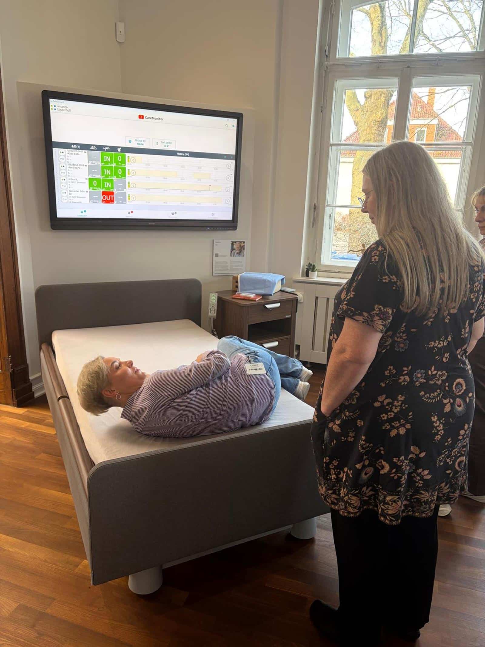 Digital care technology monitoring a profiling bed in a care setting
